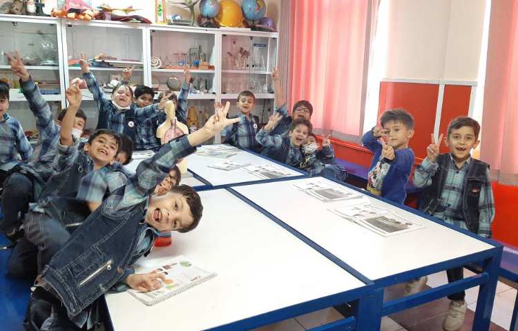 :فصل 2 علوم و آزمایشگاه(آشنایی با اعضای بدن و حواس پنجگانه)، کلاس توت فرنگی 4