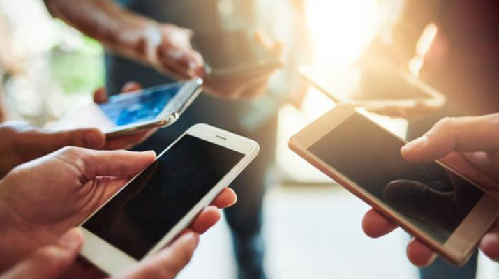 تأثیرات فضای مجازی بر دانش‌آموزان