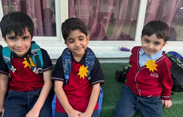 فعالیت:تمرین سلام کردن و وصل کردن خورشید نمدی به لباس 3