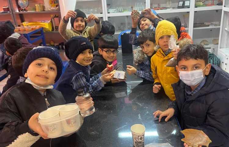 فعالیتهای آموزشی و فوق برنامه پایه اول دبستان