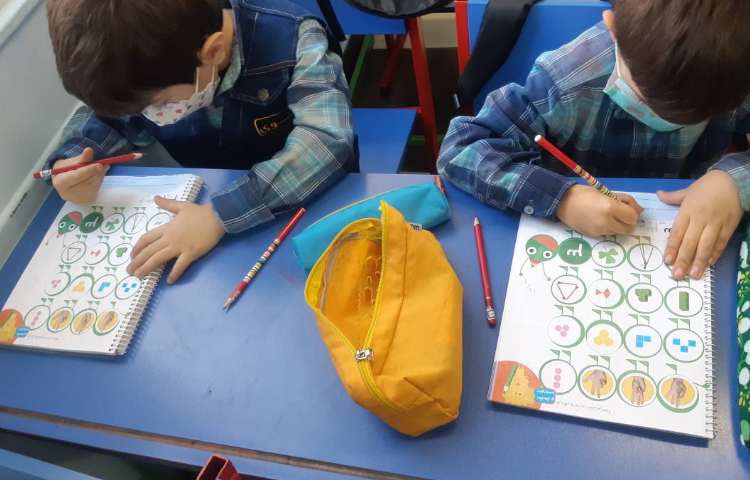 فعالیتهای آموزشی پایه اول دبستان 5