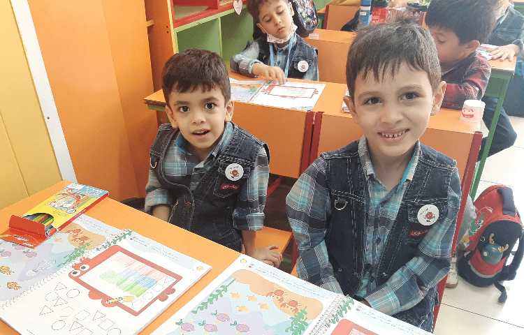 :فعالیتهای درسی هفته اول کلاس توت فرنگی 10