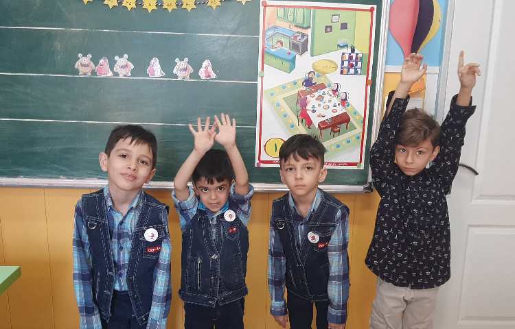 :فعالیتهای درسی هفته اول کلاس توت فرنگی 12