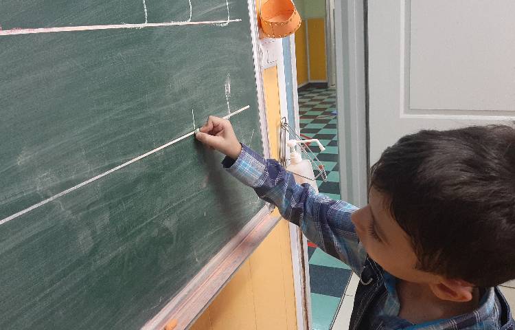 :فعالیتهای درسی هفته اول کلاس توت فرنگی 8