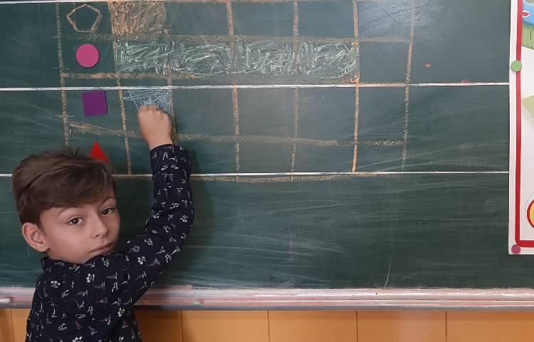 :فعالیتهای درسی هفته اول کلاس توت فرنگی 9