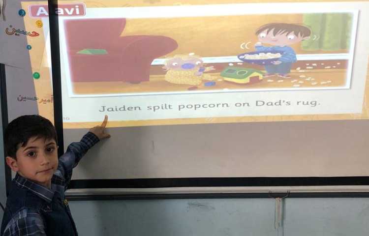 فعالیتهای زبانی خلاق روز بدون کیف دانش آموزان پایه اول دبستان