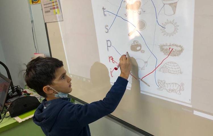 فعالیتهای زبانی دانش آموزان پایه اول 1