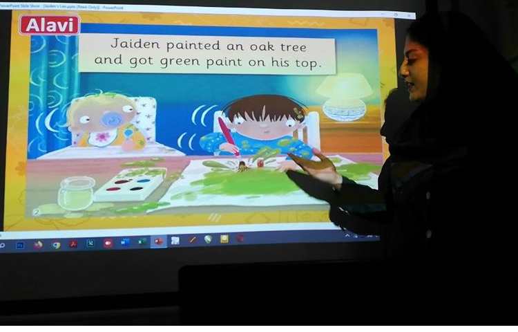 فعالیتهای زبانی شاد (داستان خوانی ) در روز بدون کیف پایه اول دبستان علوی 2