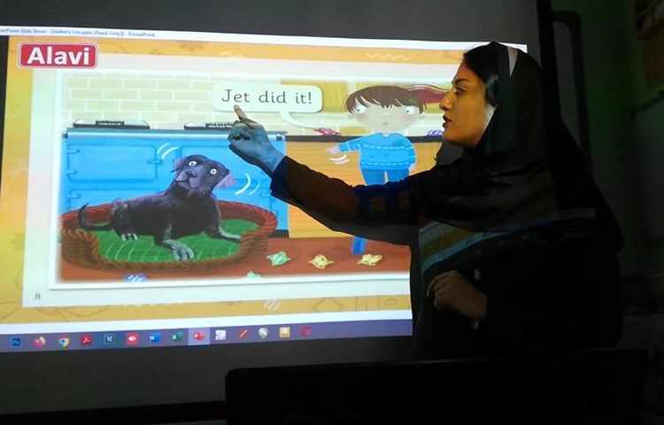 فعالیتهای زبانی شاد (داستان خوانی ) در روز بدون کیف پایه اول دبستان علوی