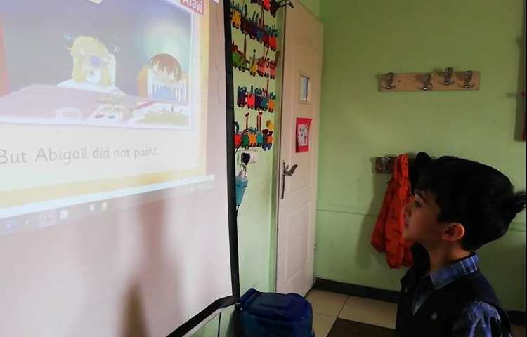 فعالیتهای زبانی شاد (داستان خوانی ) در روز بدون کیف پایه اول دبستان علوی 11