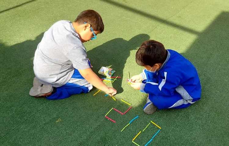 فعالیت آموزش اعداد دیجیتال در کلاس بدون دیوار پایه دوم دبستان 2