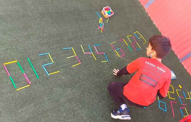 فعالیت آموزش اعداد دیجیتال در کلاس بدون دیوار پایه دوم دبستان 3