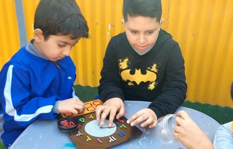 فعالیت آموزش اعداد دیجیتال در کلاس بدون دیوار پایه دوم دبستان 6