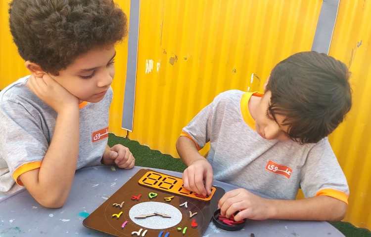 فعالیت آموزش اعداد دیجیتال در کلاس بدون دیوار پایه دوم دبستان 7