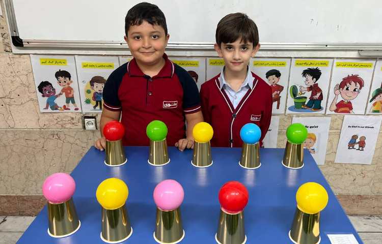 فعالیت بازی با توپ و لیوان ها جهت Greeting و خوش آمدگویی 2