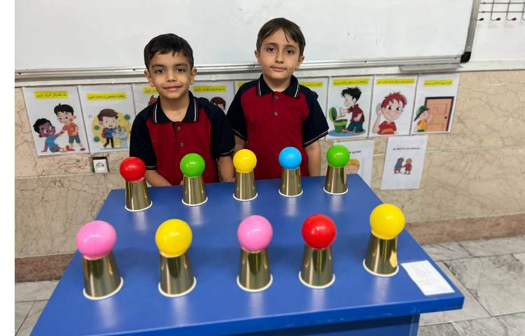 فعالیت بازی با توپ و لیوان ها جهت Greeting و خوش آمدگویی 3