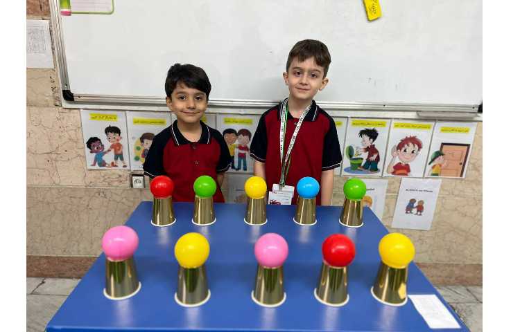 فعالیت بازی با توپ و لیوان ها جهت Greeting و خوش آمدگویی 5