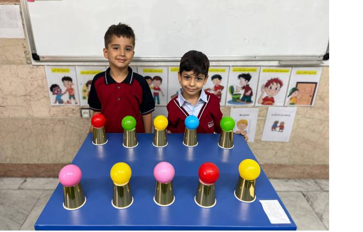 فعالیت بازی با توپ و لیوان ها جهت Greeting و خوش آمدگویی 6