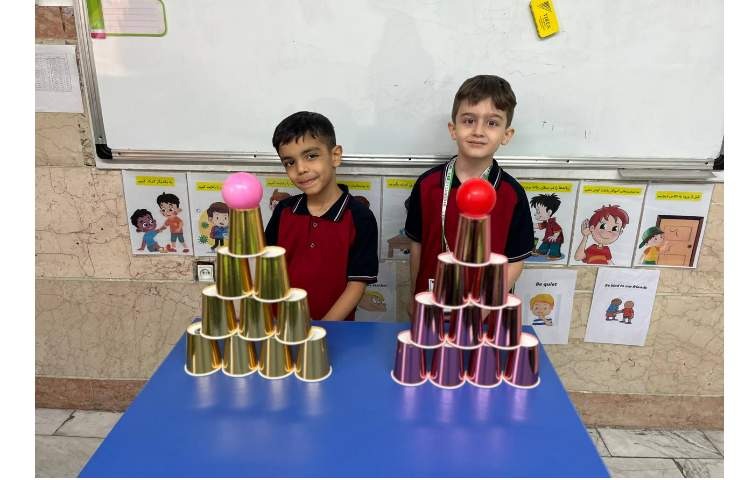 فعالیت بازی با توپ و لیوان ها جهت Greeting و خوش آمدگویی 7