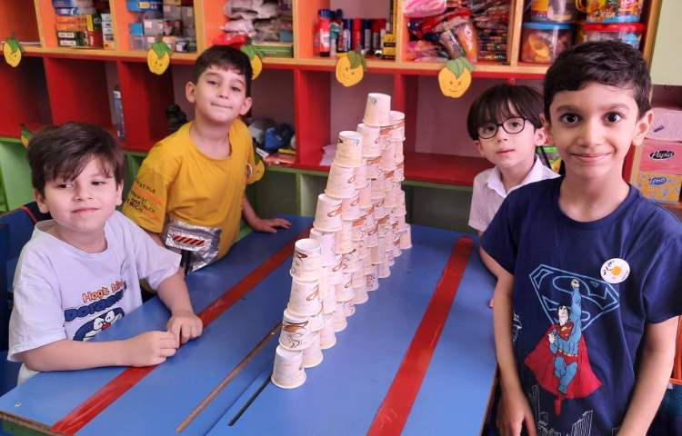 :فعالیت بازی ساختنی، برج ساختن با لیوان 3