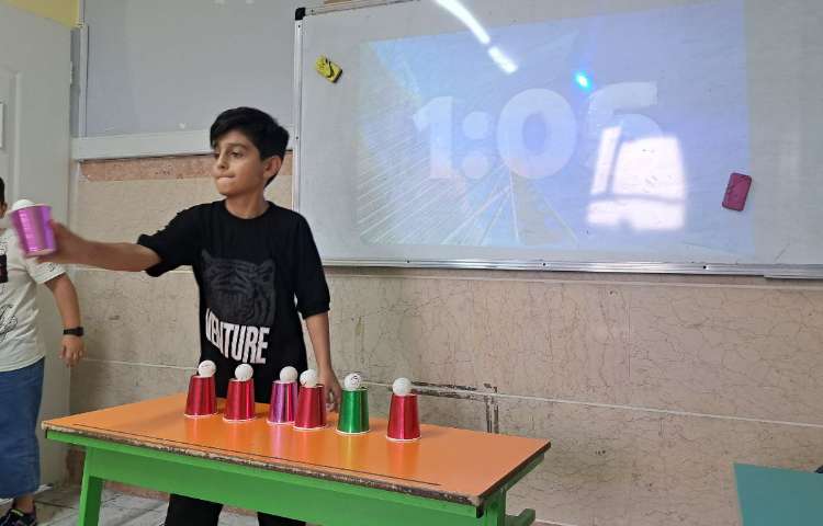 فعالیت catch the ball برای مرور مطالب 8