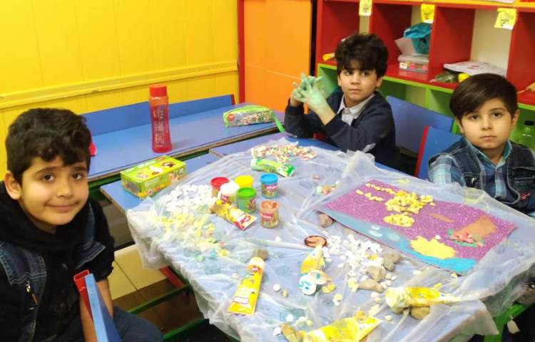 :فعالیت تابلو سنگی (هفته ی علوم)