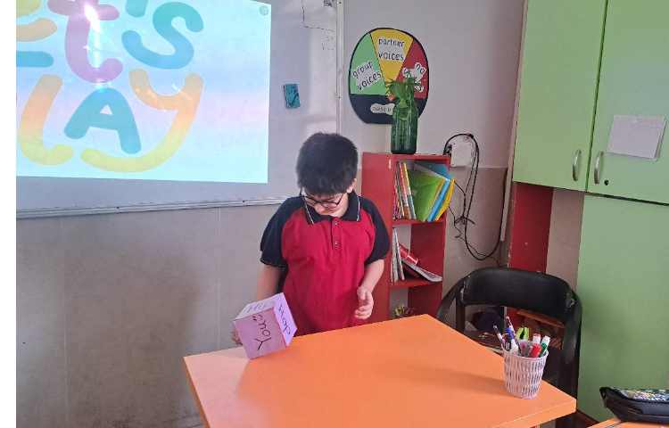 فعالیت توپ کاغذی برای معرفی دانش‌آموزان 3