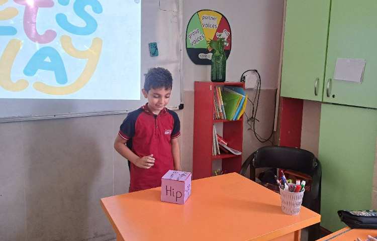 فعالیت توپ کاغذی برای معرفی دانش‌آموزان 4