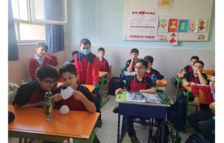 فعالیت توپ کاغذی برای معرفی دانش‌آموزان 5