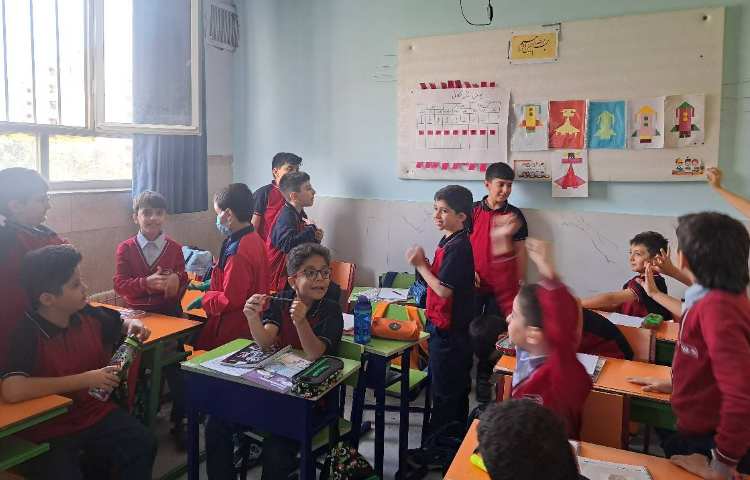 فعالیت توپ کاغذی برای معرفی دانش‌آموزان 8