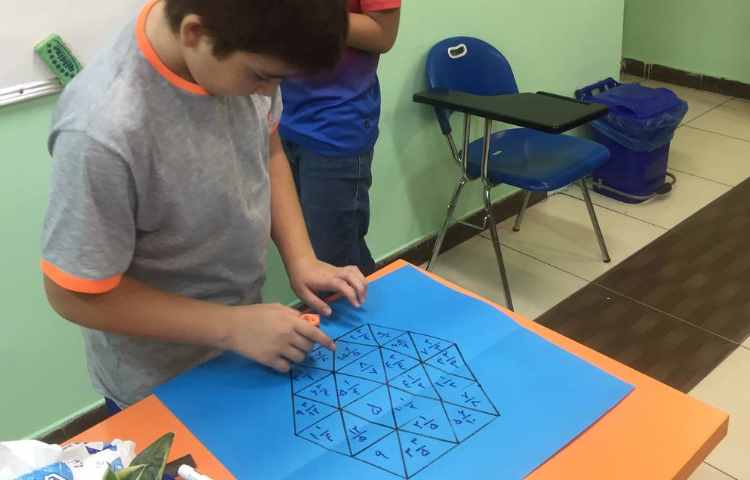 فعالیت جمع و تفریق اعداد مخلوط با تاس و شش ضلعی 2