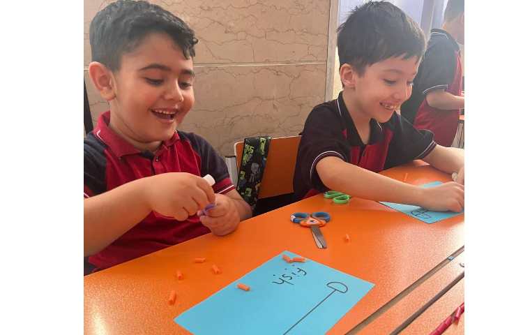 فعالیت straw fish جهت تقویت fine motor skills 2