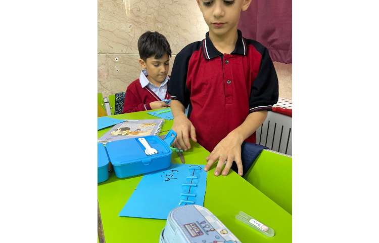 فعالیت straw fish جهت تقویت fine motor skills 3