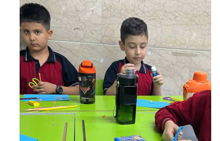 فعالیت straw fish جهت تقویت fine motor skills 4