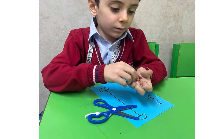 فعالیت straw fish جهت تقویت fine motor skills 7