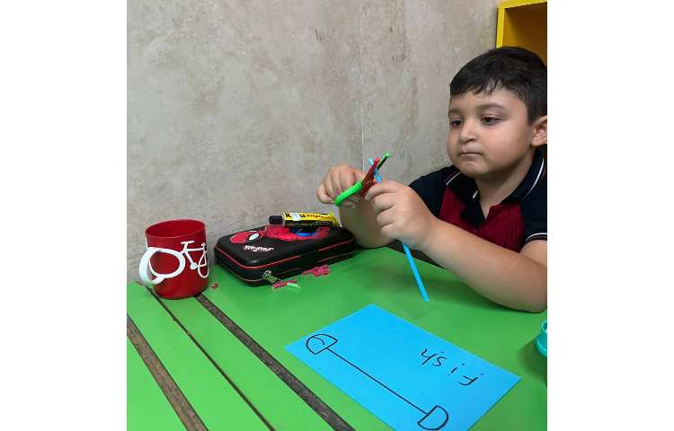 فعالیت straw fish جهت تقویت fine motor skills