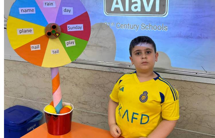 فعالیت Spinning wheel جهت جمله سازی با کلمات مرتبط با فونیکس 15