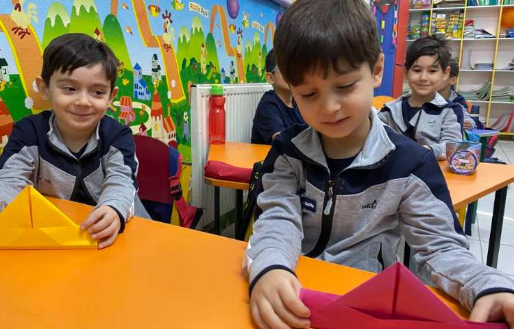 فعالیت دست ورزی در زنگ General English 4