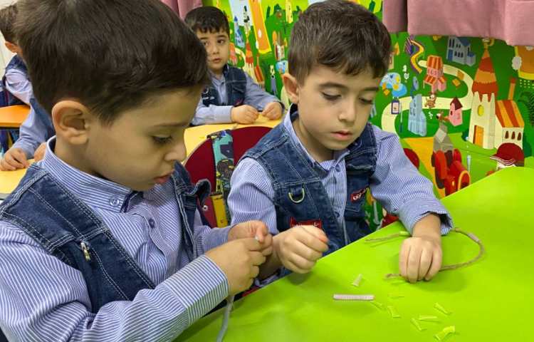 فعالیت دست ورزی در کلاس زبان