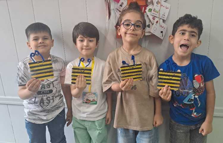 فعالیت دست‌ورزی ساخت زنبور عسل با لوازم 2