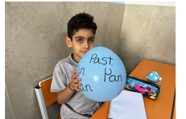 فعالیت دیکته بادکنکی جهت مرور حرف و صدای مرتبط با ALV Phonics 1 5