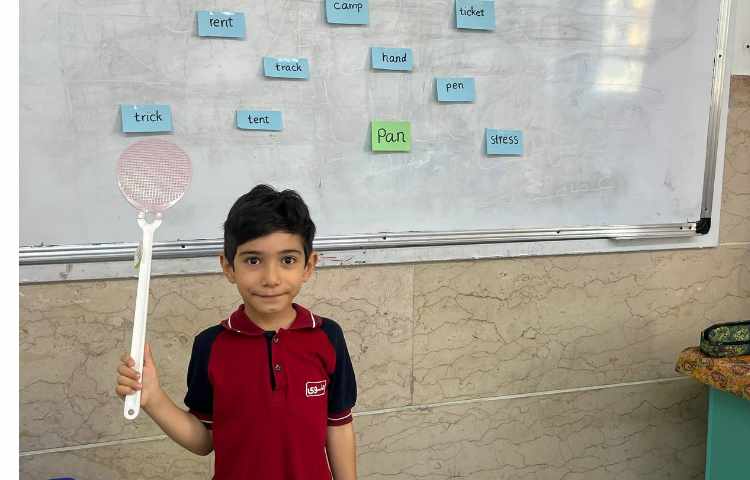 فعالیت (fly sweater) روخوانی کلمات مرتبط با فونیکس 7