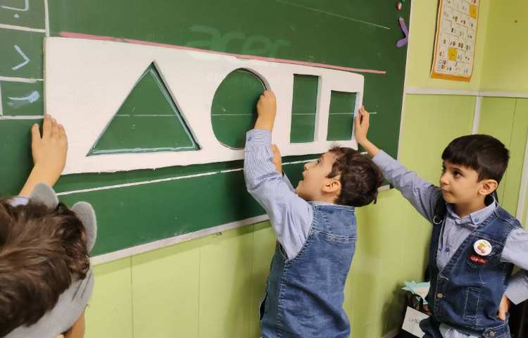 فعالیت ریاضی: آشنایی با خط تقارن 2