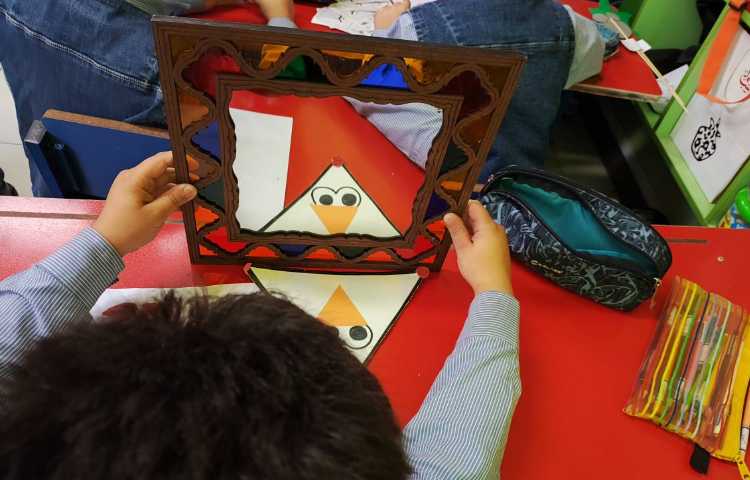 فعالیت ریاضی: آشنایی با خط تقارن 3