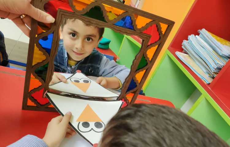 فعالیت ریاضی: آشنایی با خط تقارن 4