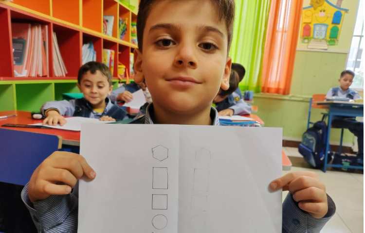 فعالیت ریاضی: آشنایی با خط تقارن 8