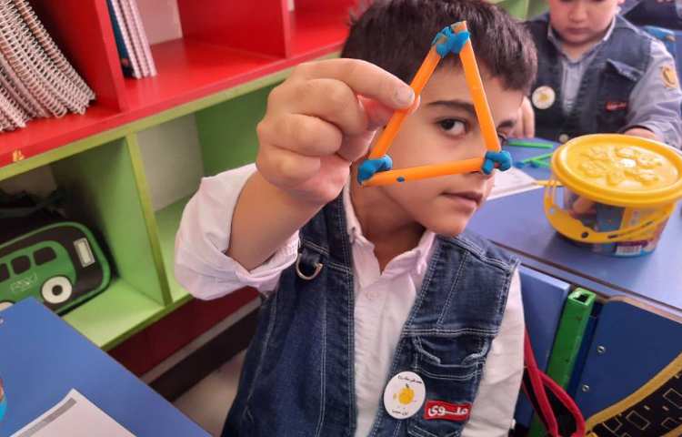 فعالیت ریاضی: آموزش گوشه و لبه همراه دست ورزی 3