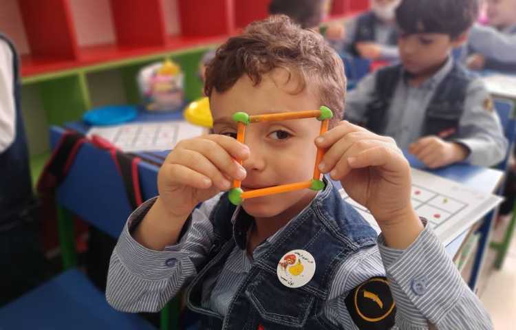 فعالیت ریاضی: آموزش گوشه و لبه همراه دست ورزی 4