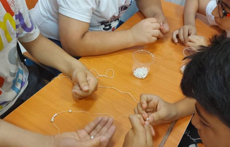 فعالیت ریاضی الگوها (ساخت الگوی مثلثی و مربعی با دست ورزی) 2