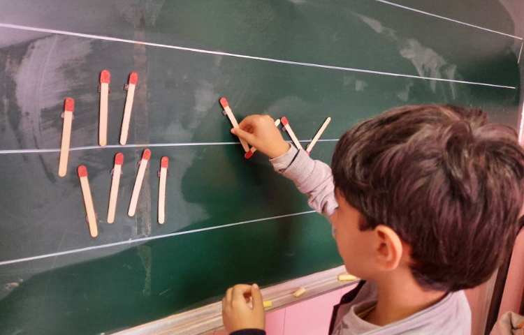 فعالیت ریاضی بازی با چوب کبریت